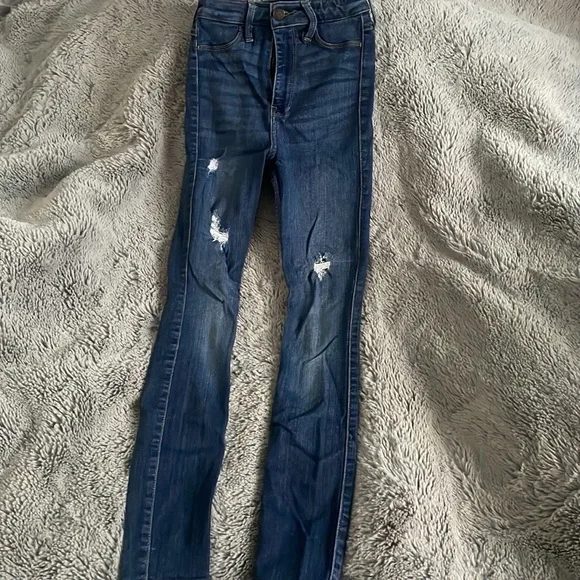 **SOLD Hollister Skinny Jeans - Picture 2 of 5